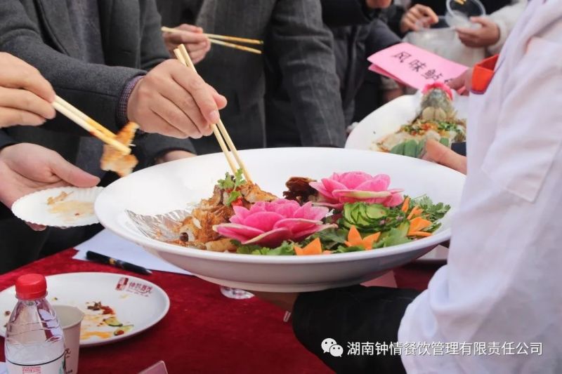 湖南鐘情餐飲管理有限責任公司,餐飲管理,鐘情餐飲管理,團體膳食,大學(xué)食堂,學(xué)院食堂,學(xué)校餐飲